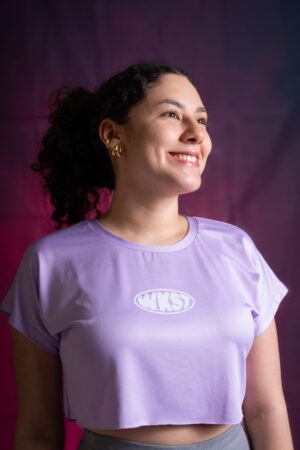 Crop Top Deportivo Lila WKST – Libertad y Estilo