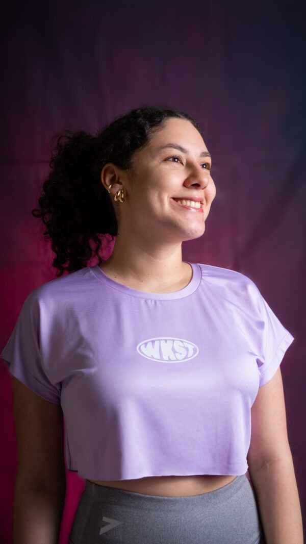 Crop Top Deportivo Lila WKST – Libertad y Estilo